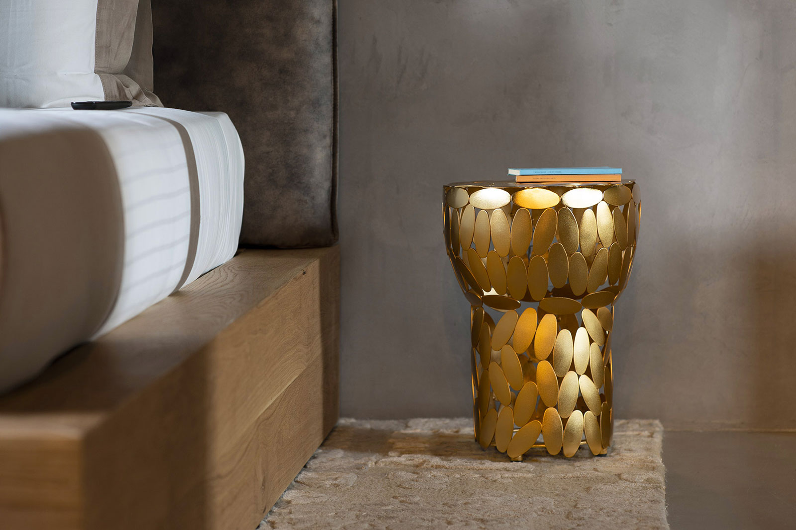 1-opinion_ciatti_Foliae-stool-gold_1600 OPINION CIATTI "Foliae collection" gold stool