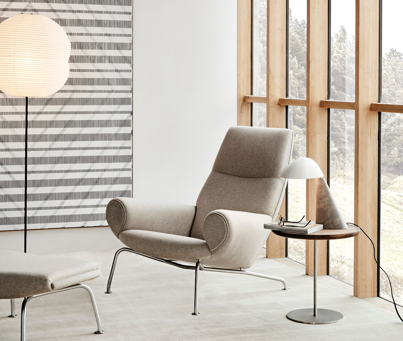 Fredericia "Wegner Queen Chair" + Ottoman Fredericia "Wegner Queen Chair" + Ottoman