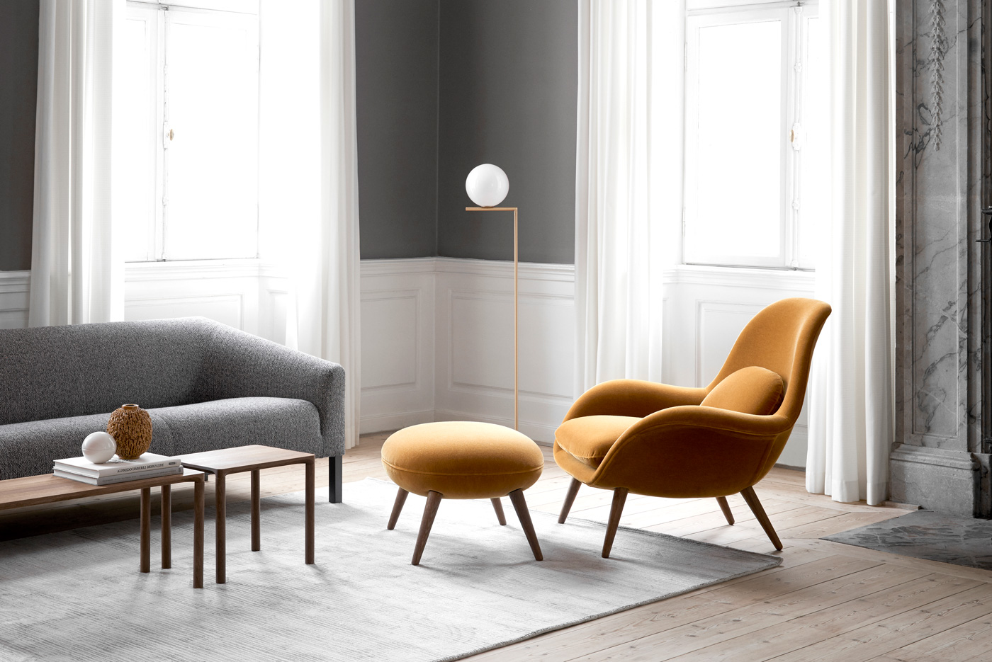 Fredericia "Swoon Lounge" + Ottoman Fredericia "Swoon Lounge" + Ottoman