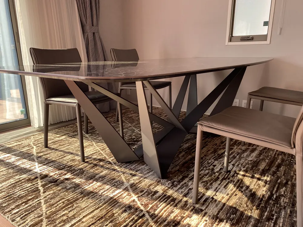 Cattelan Italia SKORPIO Keramik テーブル・ISABEL チェア