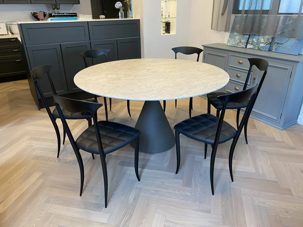 DESALTO Clay テーブル大理石天板、Fasem Charme チェア