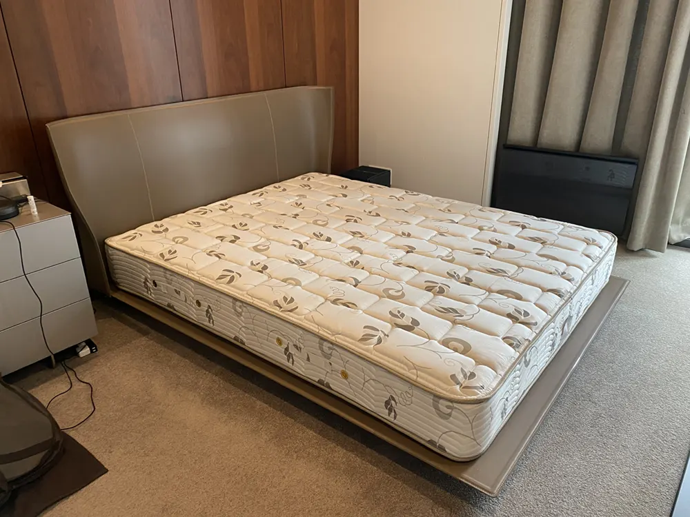 B&B Italia ALYS ベッド (クイーンサイズ)