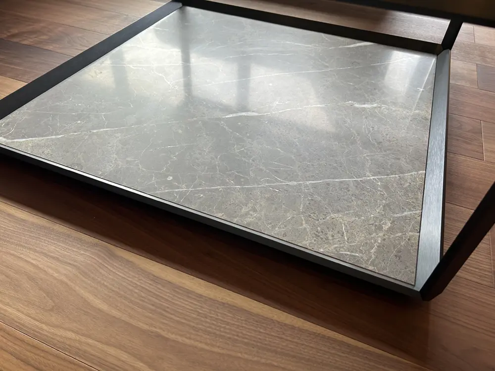 納品事例 Molteni&C GRADO コーヒーテーブル - ILDESIGNメッセージ