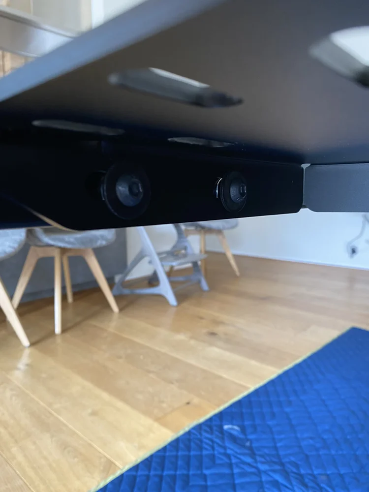 しっかりと締め上げられた脚部構造。