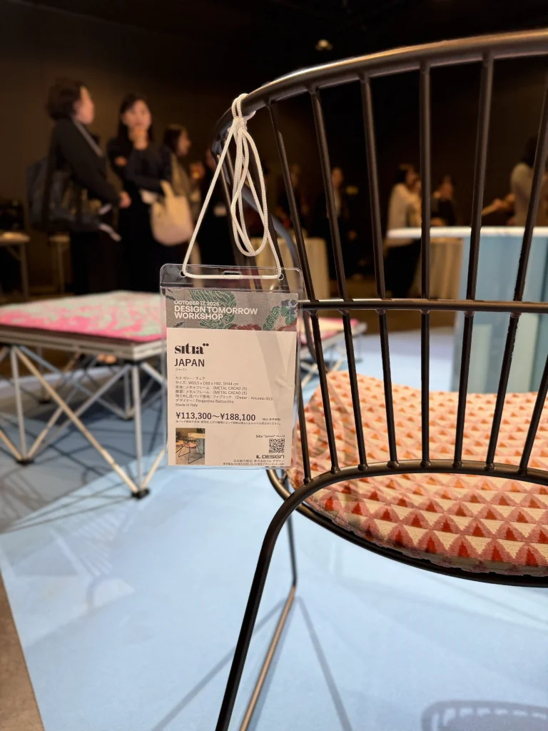 Dedar(デダール)の張地を纏った Sitia "Japan" chair