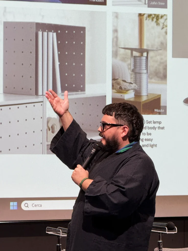 沢山の資料を提示しデザインについて深く掘り下げる