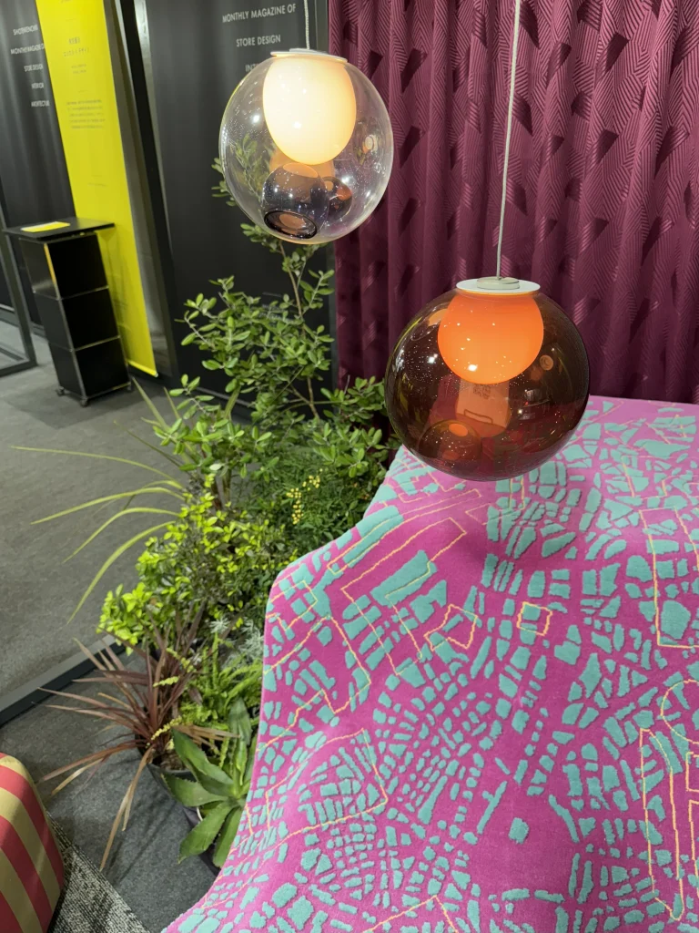 東京の地図を模したというMatteo Palaのラグ

"TOKYO"マップの鮮やかな色彩が映える