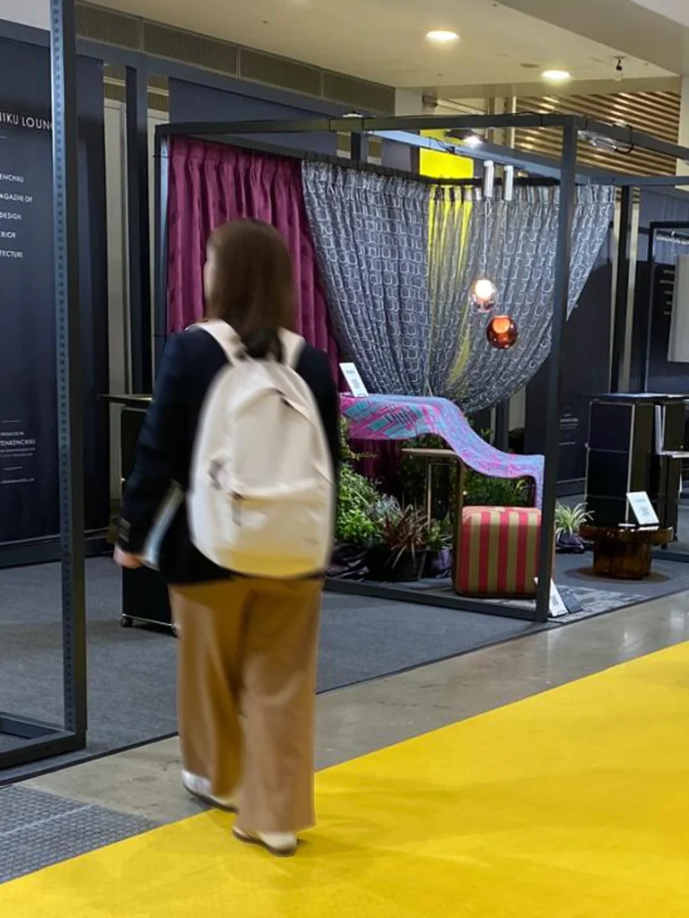 あたたかく柔らかなブースに足を止める来場者の方