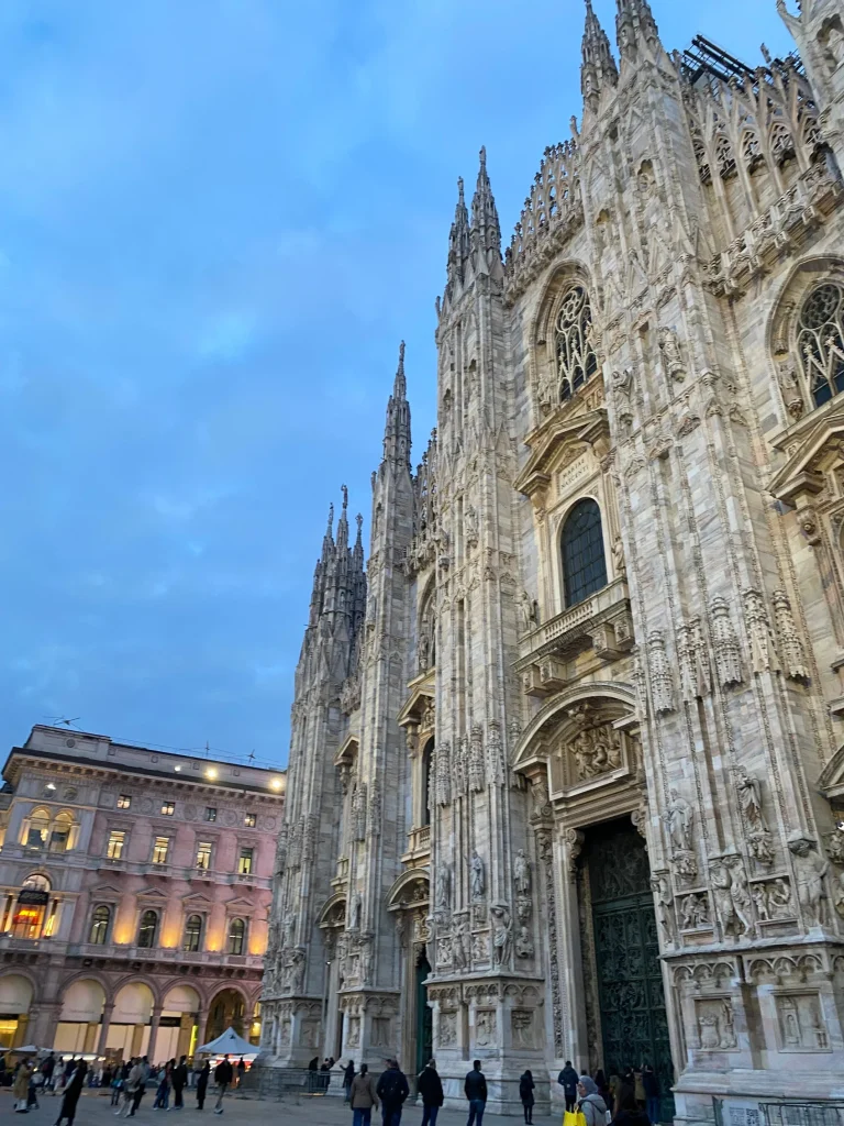 ミラノのドゥオーモ大聖堂にも立ち寄る
