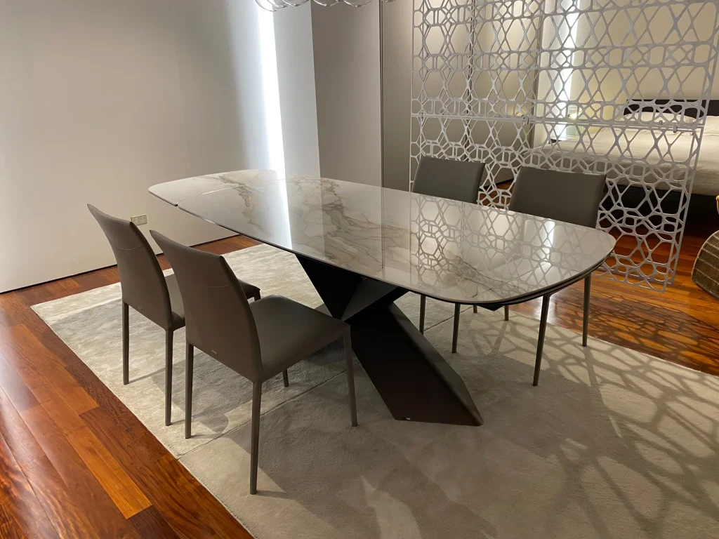 ご案内したミラノ郊外のブランドショールーム、家具専門店の一例