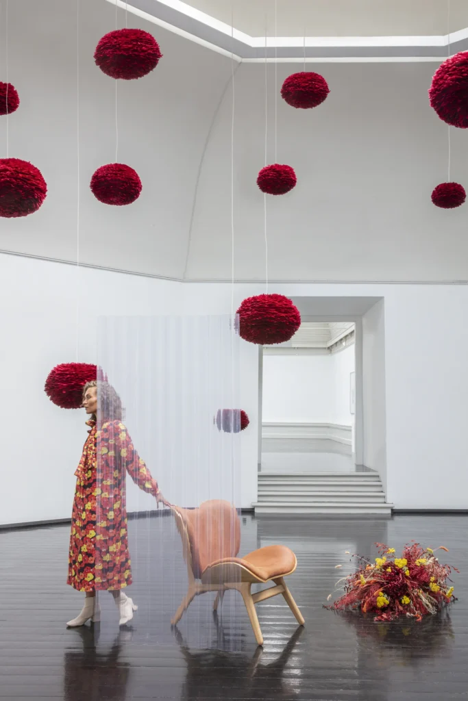 UMAGE - Eos red, A Conversation Piece low