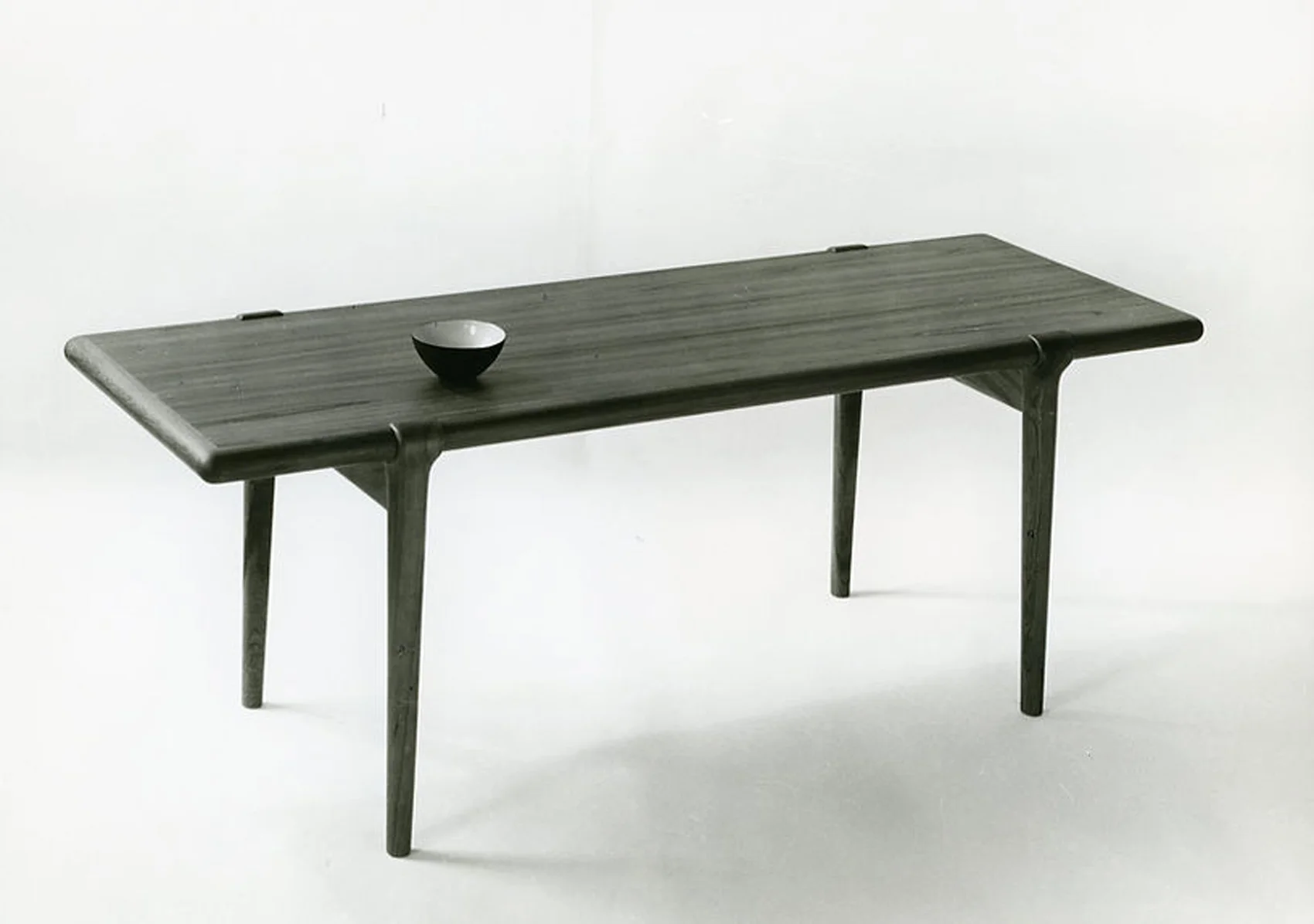 1950年代初頭に考案された、
"Model 43" coffee tableのアーカイブ写真