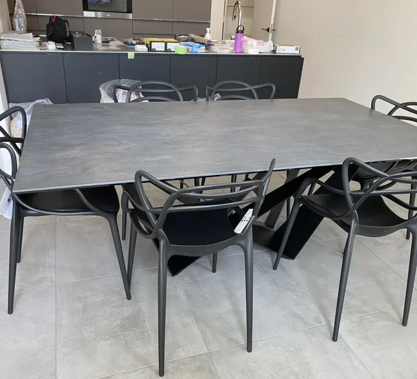Cattelan Italia SKORPIO KERAMIK、Kartell MASTERS チェア