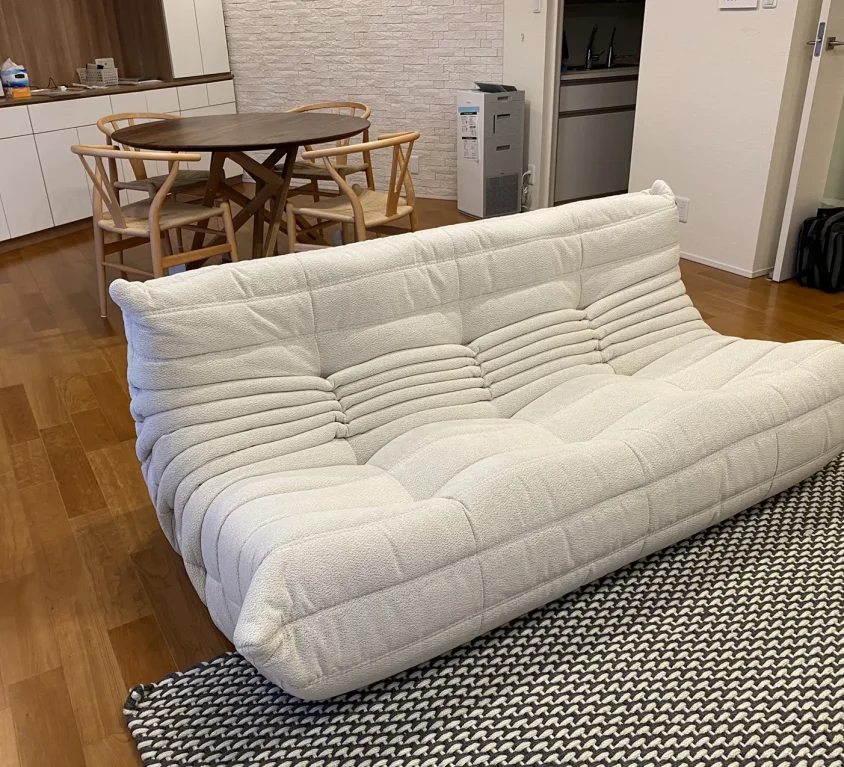 Ligne Roset TOGO ソファ・ENNEA テーブル、Carl Hansen＆Søn CH24 チェア