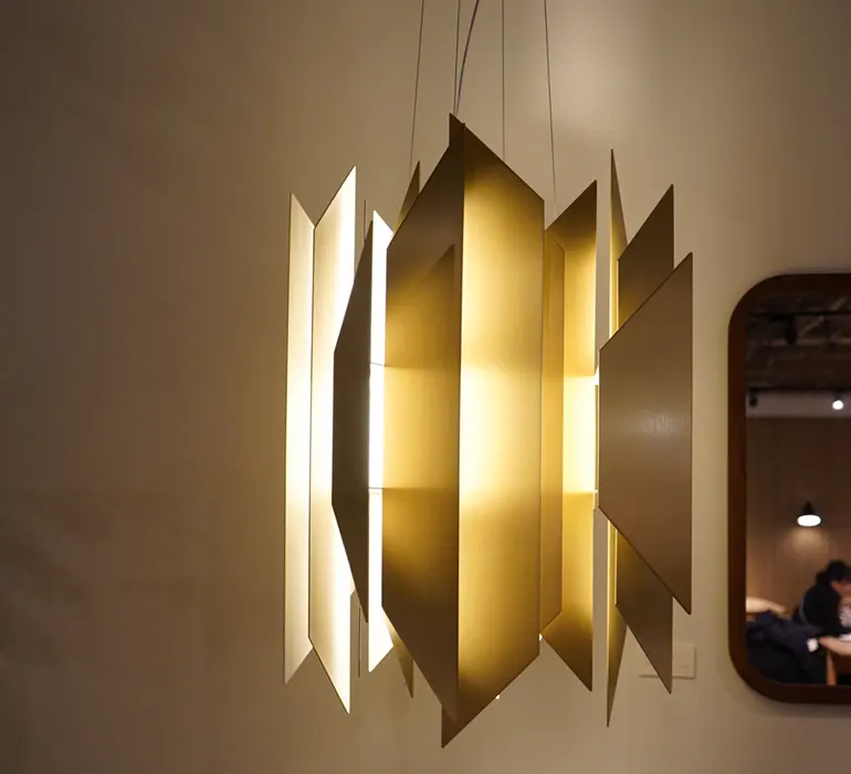 New Year’s Greetings and Beautiful Danish Lighting “LYFA” (新年のご挨拶 & 美しいデンマーク照明”リーファ”)