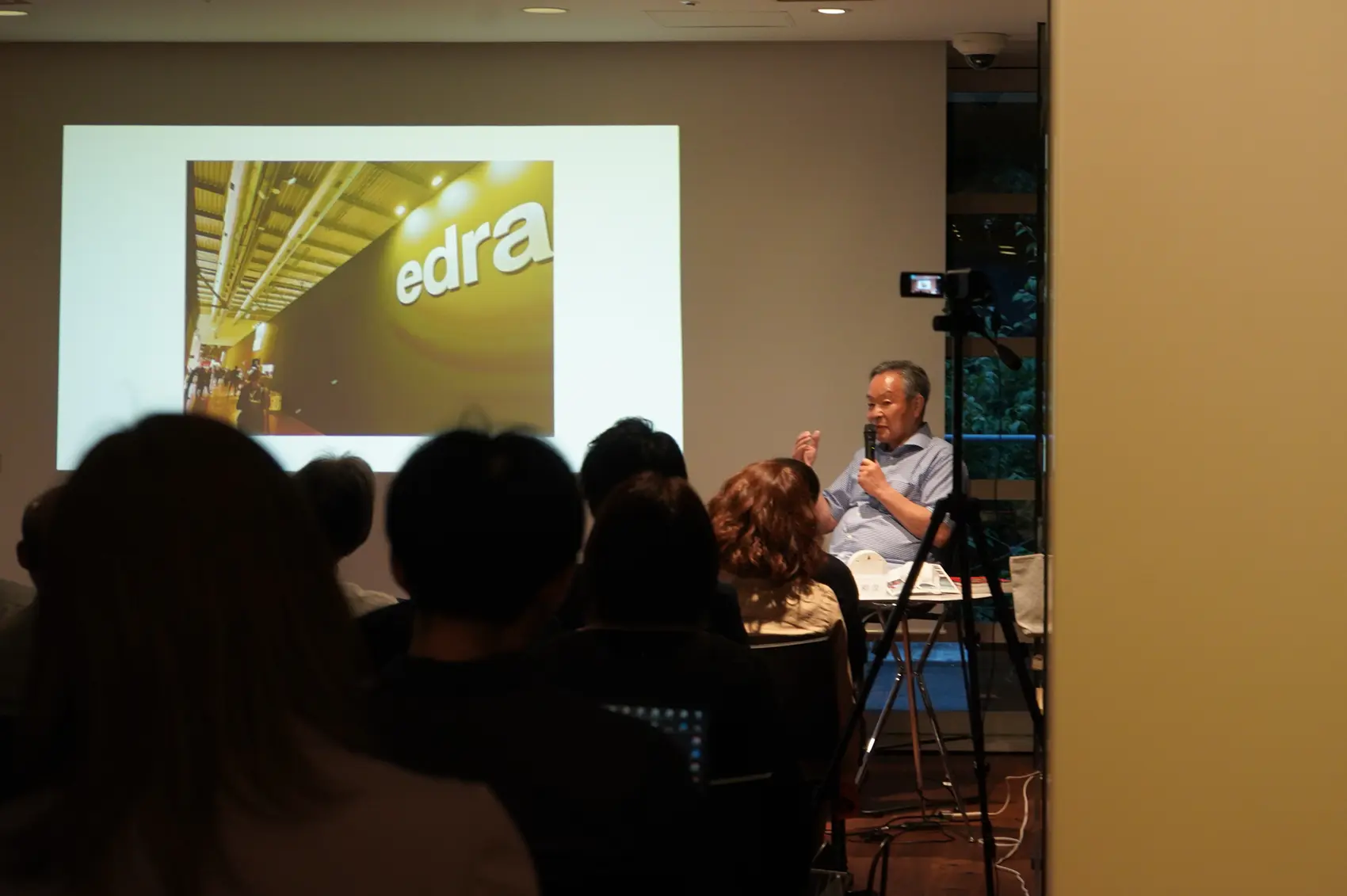 弊社と取引のある巨大なedra(エドラ)のブース 2023salone_report_mtg_2-9