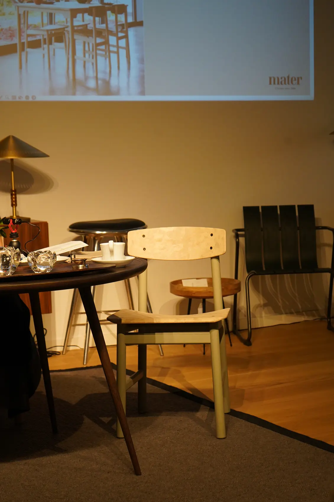 FSCの木材とMatek®(メーテック)の素材で作られた"Conscious Chair"(コンシャスチェア) FSCの木材とMatek®(メーテック)の素材で作られた"Conscious Chair"(コンシャスチェア)