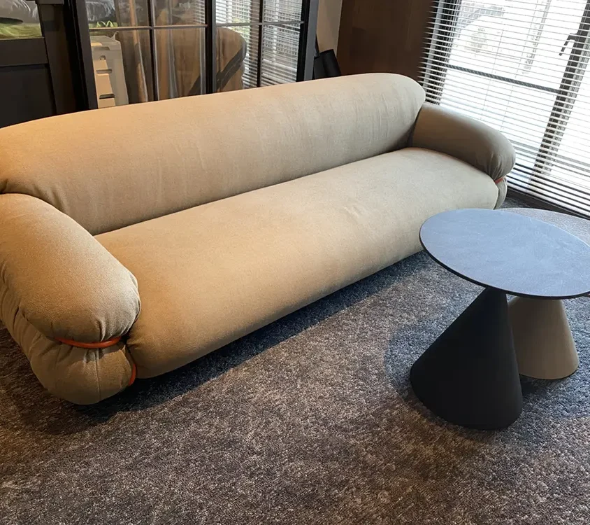 Tacchini SESANN ソファ、DESALTO CLAY MINI コーヒーテーブル
