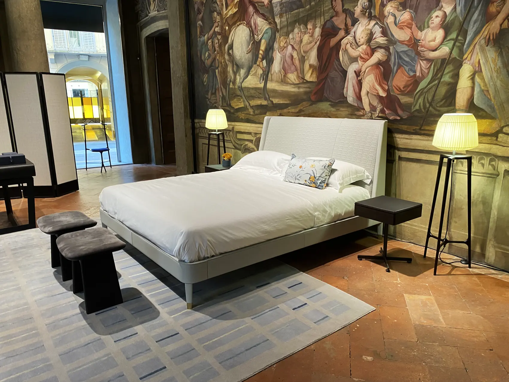 Guiding customers to brand showrooms in Milan Guiding customers to brand showrooms in Milan