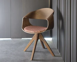 CHANTAL <span class="kana">(シャンタル)</span>